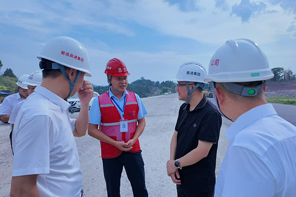 蜀道集團副總經理蔣永林赴鎮廣高速CLM1項目調研督導工作